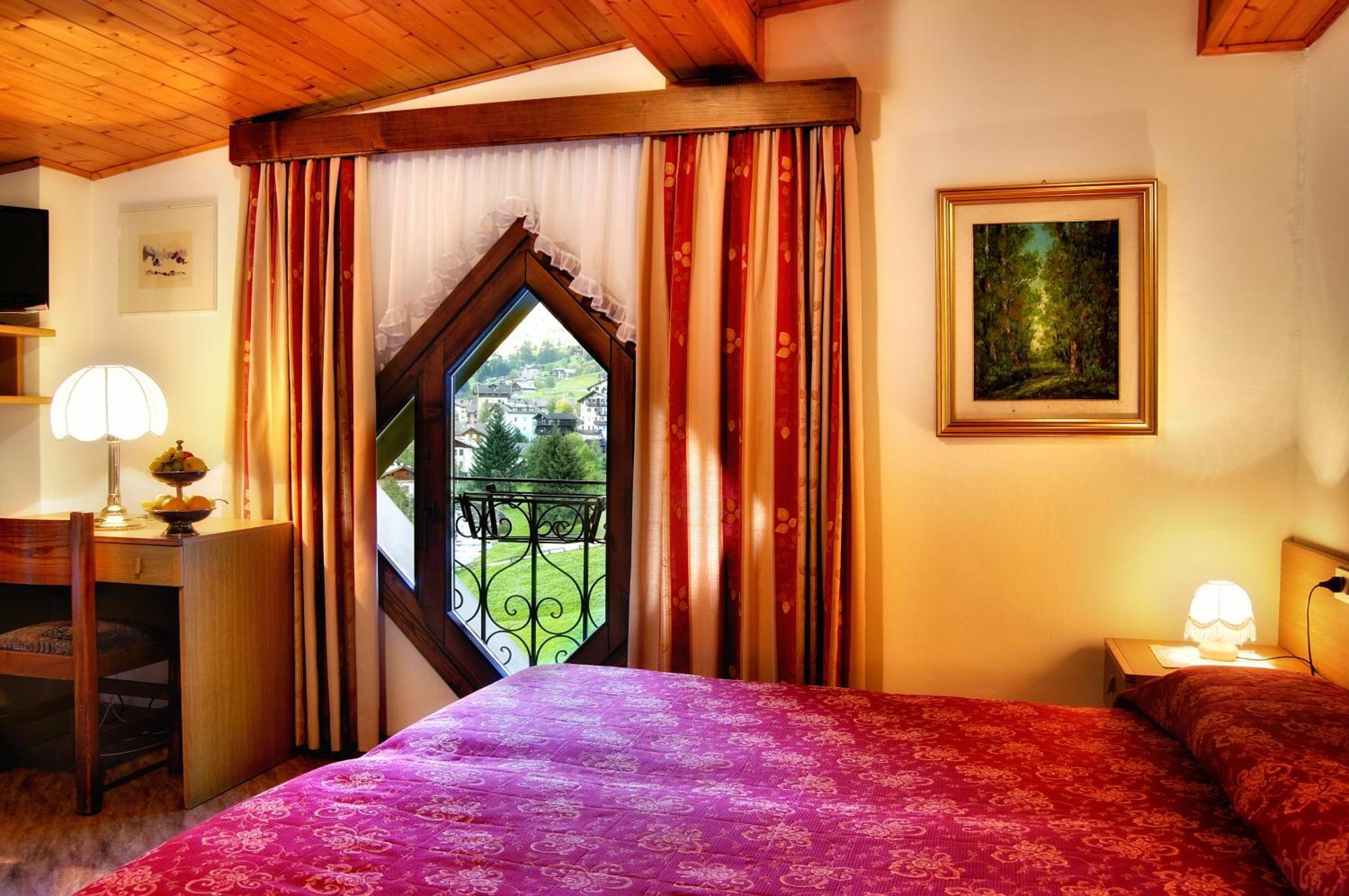 Albergo Miramonti Rabbi Rom bilde